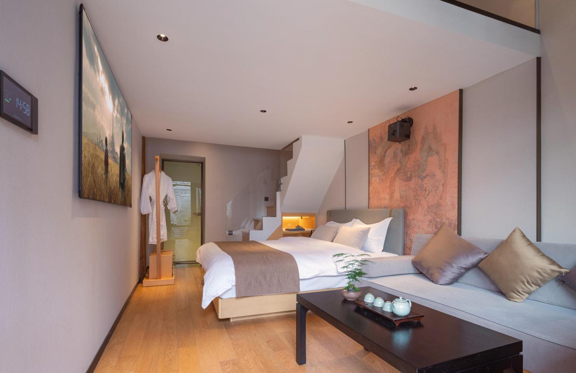 Family Loft Suite Two King Beds Room