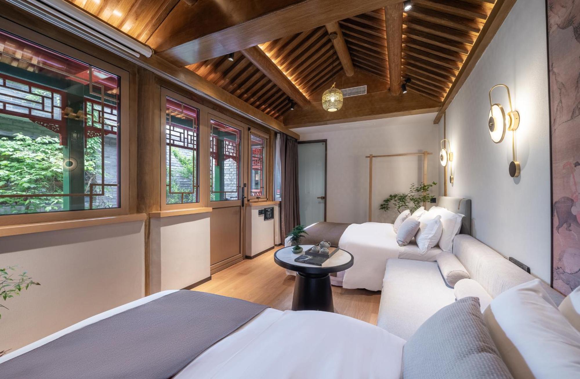 Courtyard View Family Room Two Queen Beds