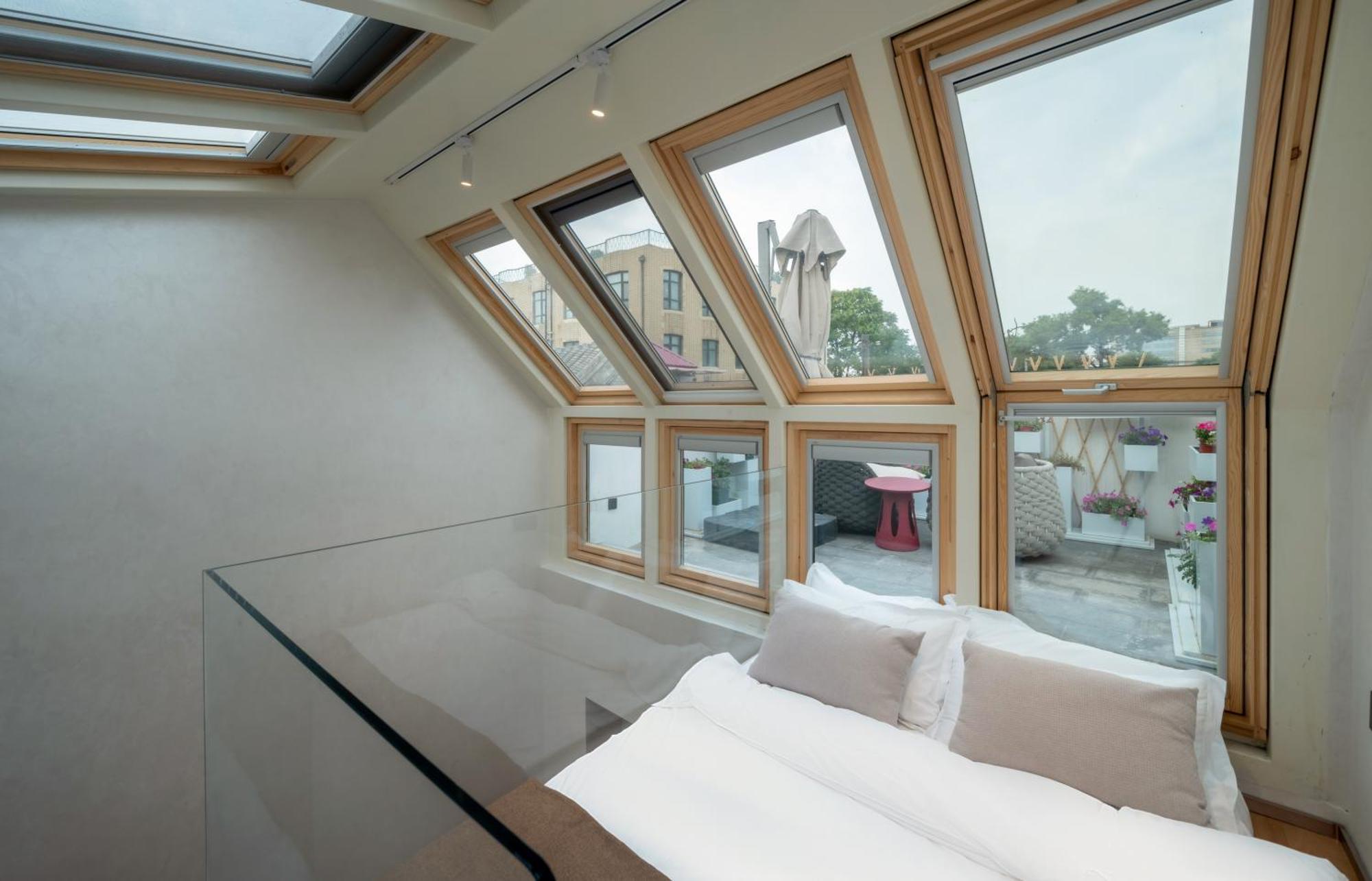 Loft Family Room Private Terrace